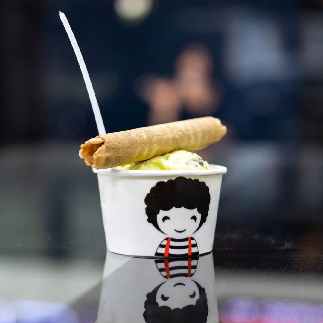 Helado en rollo vainilla & barquillo